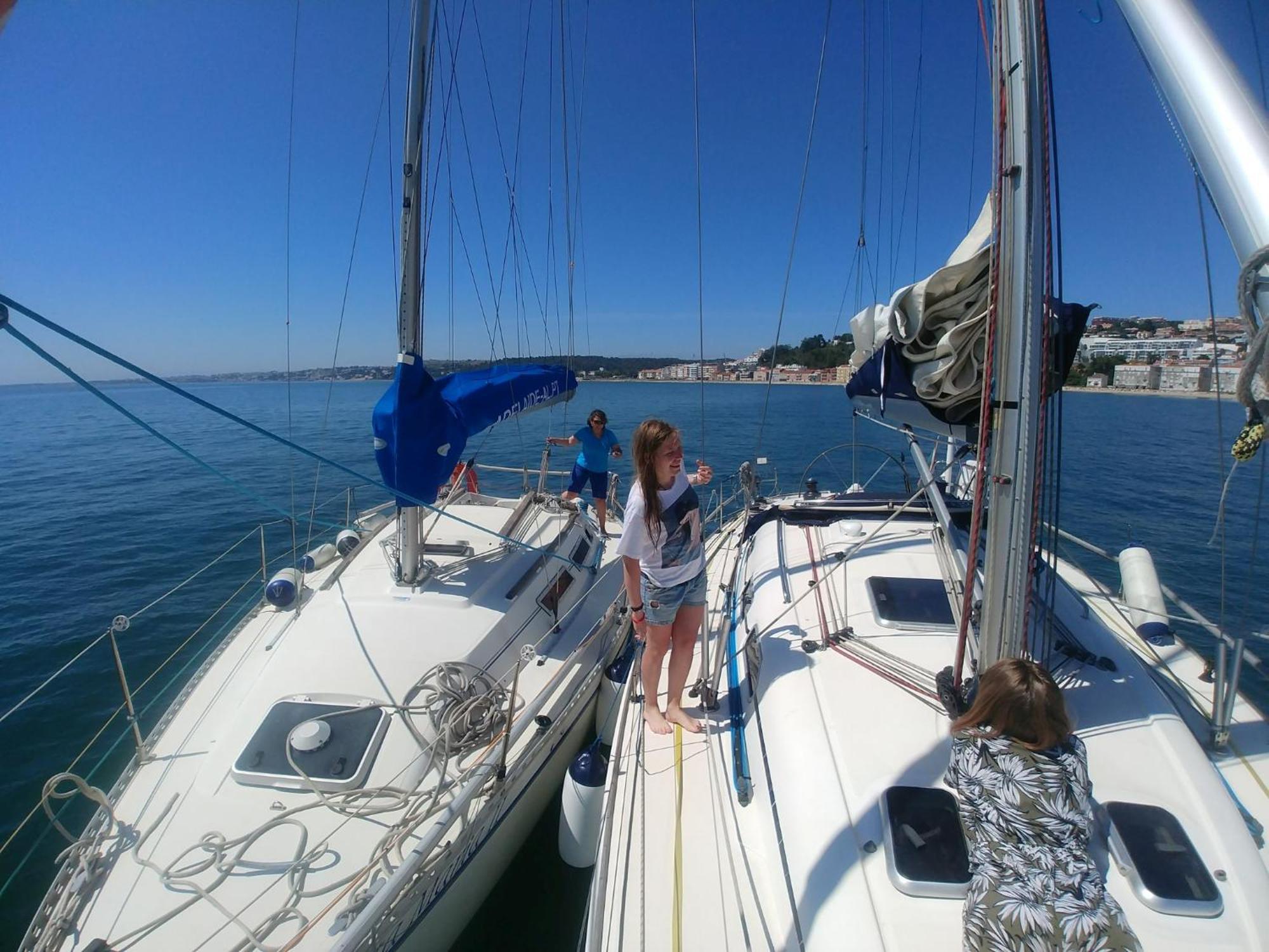Апартаменти Be Local - Sleep Aboard The Santa Maria Sailing Boat In Лісабон Екстер'єр фото
