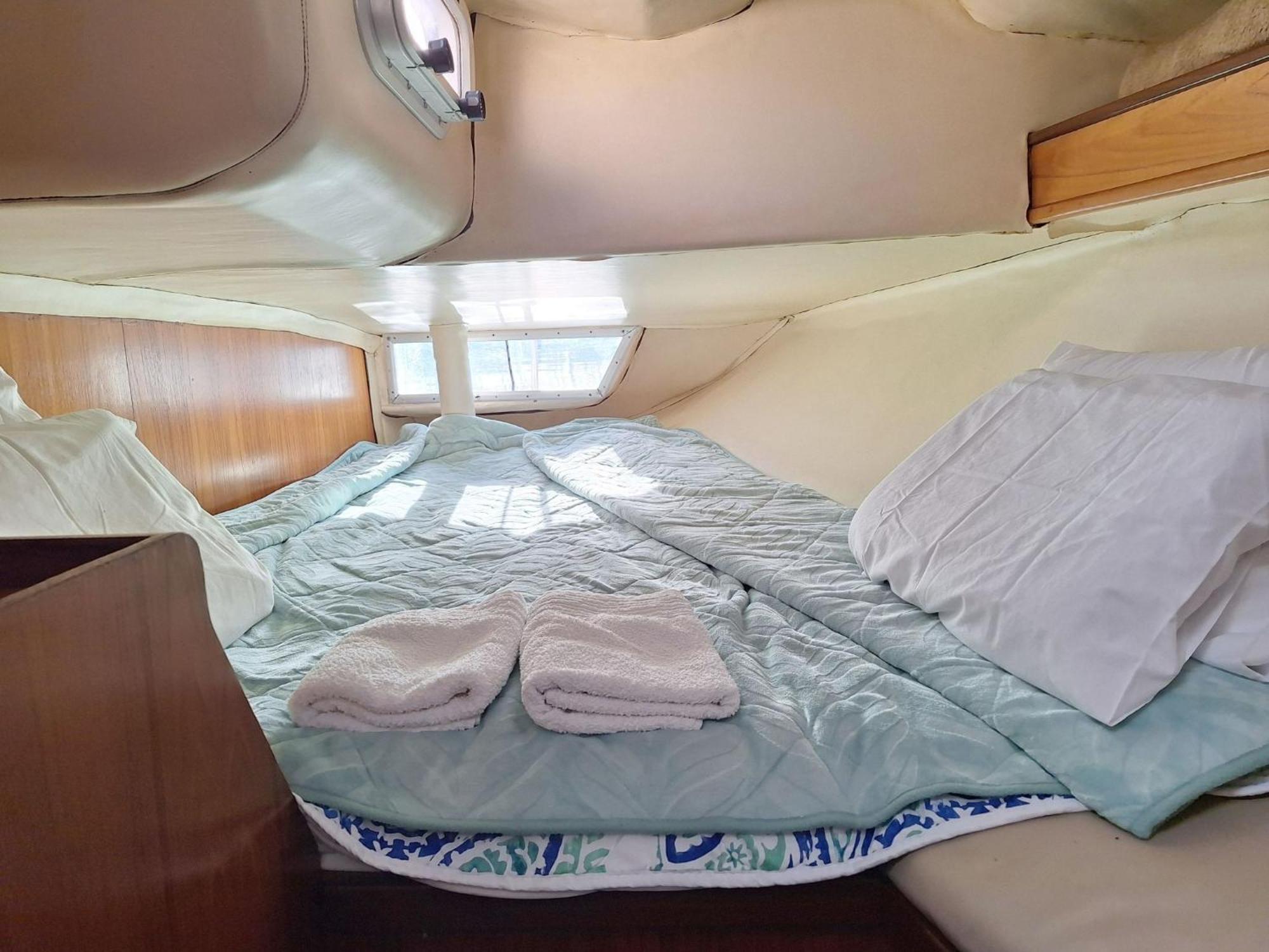 Апартаменти Be Local - Sleep Aboard The Santa Maria Sailing Boat In Лісабон Екстер'єр фото